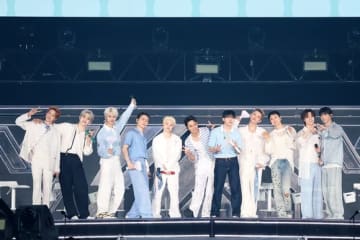 SEVENTEEN、2年ぶりの日本ファンミーティングが大盛況！初披露曲やゲームコーナーに18万人が熱狂