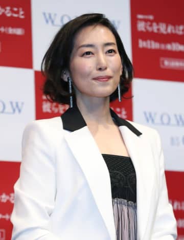 木村多江、父と母との3ショットを公開→「高倉健さん似のお父さん！」「ドラマのワンシーンかと…」と話題に