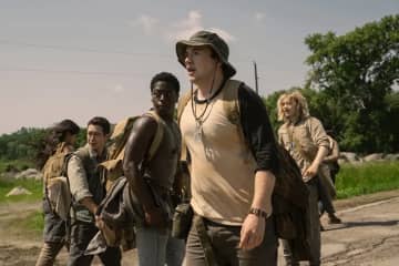 デスゲームの元祖『死のロングウォーク』映画化、予告編公開　ホラーの帝王キングの処女作