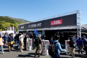 アサヒビールが「ドライゼロ」でモータースポーツを応援する理由