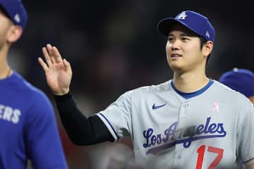 写り込んだ“デコピン”が「可愛い」　大谷翔平が祝福投稿で示した愛情に「ほっこり」