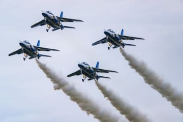 ブルーインパルスの展示飛行は何時？美保基地航空祭、イベントスケジュール発表