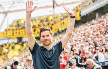 「何が起こるかはわからないが…」レバークーゼン退団のシャビ・アロンソ監督、未来に言及「懸命に働き、良いチームを作る」