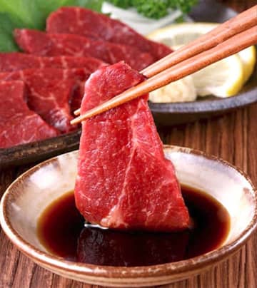プロ仕様の本格馬肉を家庭で手軽に カズサヤの冷凍馬刺し ECで販売中