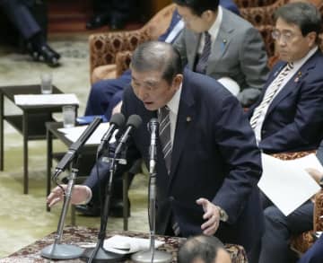 首相、週内にも年金法案提出　「将来の給付充実」、衆院予算委