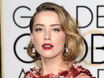 ジョニー・デップとドロ沼裁判で注目集めたアンバー・ハード、双子が誕生し小さな足を公開
