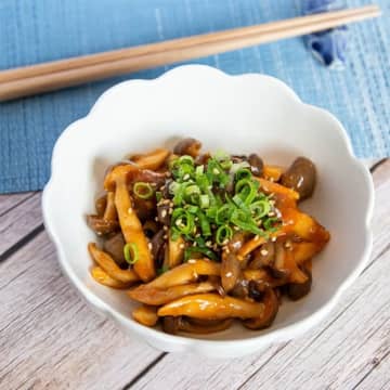 【しめじに絡めるだけで白米が止まらない】「だまされたと思って1回だけ作ってみて！」秒で消える激うま副菜レシピ