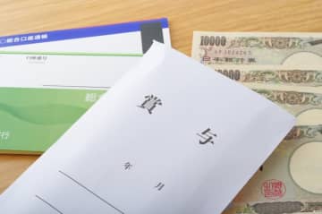 「ボーナスが年3回ある」という友人がうらやましい！ 自分の会社は「ボーナスなし+基本給高め」ですが、年3回もボーナスが出るような企業に転職したほうがいいのでしょうか？