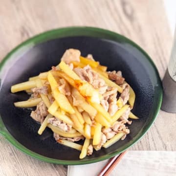 「これ、ポテト！？」【じゃが豚、止まらない。】甘辛味がクセになる！食卓の人気者レシピ♪