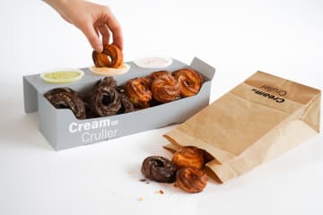 “シュークリーム×フレンチクルーラー”の新感覚スイーツ店「クリーム オア クルーラー」渋谷に
