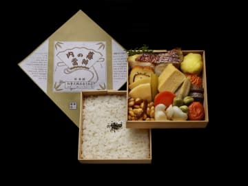 万博グルメ「究極のえきそば」が話題のまねき食品、崎陽軒/荻野屋とコラボ出店。元祖幕の内駅弁や関西シウマイを販売