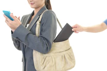 スリにとって都合のいい人の特徴５つ…狙われやすい行動パターンとは？