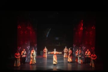 中国・湖南博物院で「一念・辛追夢」上演　舞台上に前漢の時空