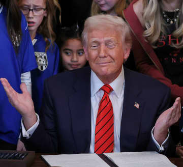 トランプ政権が発表「トランスジェンダー医療は薬ではなく心理療法で」に警戒の声