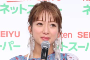 「やりすぎ」「お部屋が暖かいなら…」辻希美の“まる出し”マタニティ写真にネット賛否