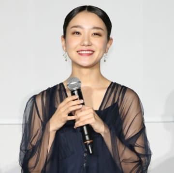 「誰かと思った」奈緒の“別人級”ショットに驚きの声「ええええっ」「イメージが変わりました」