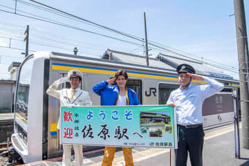 新浜レオン、JR成田線の貸切列車でバースデーイベントを開催！　ファン総勢450人とお祝い