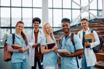 医師国家試験の「合格率」は何％？ 「医学部」に1年通う場合にかかる「費用」は？