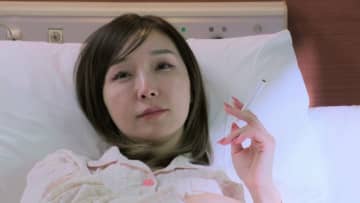 加護亜依、Netflixコメディー「罵倒村」出演　因縁のアイテムを手にしたカット公開