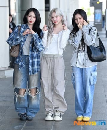 【PHOTO】VIVIZ、大阪・関西万博「K-POPコンサート」出演のため日本へ…キュートに挨拶
