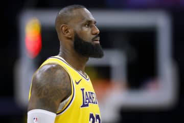 レブロンは今夏レイカーズを去るのか？元NFL選手は残留予想「彼はLAのすべてを愛している」＜DUNKSHOOT＞