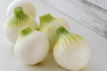 美味しい「新玉ねぎ」の季節。自宅ですぐできる！辛みを感じずに美味しく食べる方法3つ。