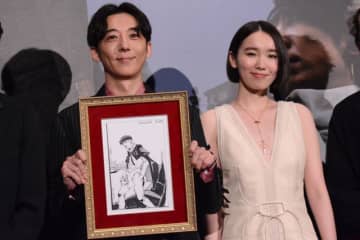 高橋一生＆飯豊まりえ、『岸辺露伴』出番がない日も撮影現場を見学