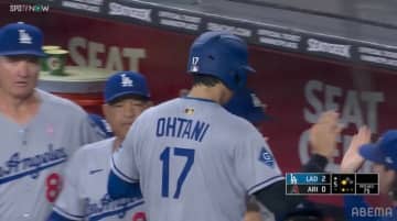 よくやったよ！ロバーツ監督が大谷翔平に見せた“さりげない気遣い”に注目 ベンチ手前、信頼と敬意が滲む「無言の労い」