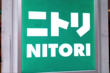 これ寝室にちょうどいい♪持つだけで点灯＆置くだけ充電「ニトリのLEDランタン」が便利すぎた