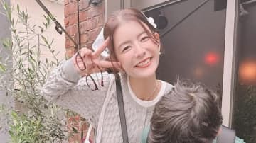 「うるうる泣いちゃう」スザンヌ 息子をギューッと抱きしめる仲良し親子ショット公開！“母の日”の息子からのサプライズプレゼントに「優しい とっても素敵」