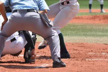 巨人・坂本勇人 9打席連続ノーヒットで『1軍登録抹消』にコメント殺到「もともと打率.240ほどの長距離打者がバットスピードの衰えで急激に成績が落ちるのは分かりますが、坂本選手のようなタイプがここまで急に調子を崩すのは珍しい。原因が気になります」「坂本選手を1軍に上げたのは、どちらかというと精神的支柱としてベンチに置くことで、岡本選手離脱によるチームの動揺を抑える意図が大きかったんじゃないかな」