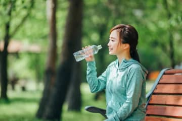 必要量飲めてる？今こそ見直したい！健康と美容のための「水分補給習慣」