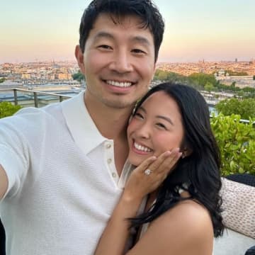 『シャン・チー/テン・リングスの伝説』シム・リウが婚約！