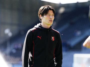 「理解できない」「悲惨だ」屈辱の４戦連続出番なし、半年で放出か…日本代表FWの境遇に海外唖然「なぜCLとリーグ優勝を捨てて残留争いに身を投じたのか」