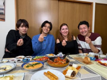 King & Prince・髙橋海人「これバレてくのやだな…」SixTONES・髙地優吾とトルコの朝ごはんに舌鼓！思わず言葉を失った絶品スイーツとは