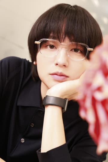 伊野尾慧、“シゴデキ＆あざとかわいい先輩”テーマに撮り下ろし　『ベツコミ』特集で50の質問に回答