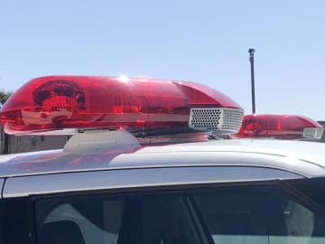 関越道で事故　男性死亡…運転する車、停車中のトラックに衝突　昼前の下り線、片側3車線　中央分離帯にぶつかったトラック、追い越し車線で止まる…後ろから男性の車が突進　6時間近く通行止め