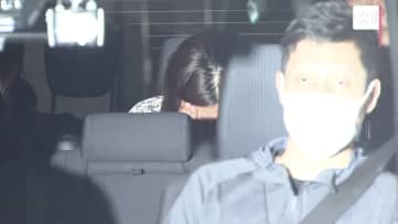 盗品の大量「加熱式たばこ」買い取ったか　中国人の女（54）逮捕…電車などで寝込んでいる人から盗んだクレジットカードで購入のたばこ
