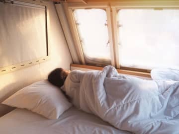 ママ友の家は旅行するときにホテルでなく「車中泊」をするそうです。宿泊費が浮くとはいえ「車中泊」って実際どうなのでしょうか？