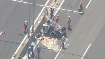 阪神高速でバスなど3台絡む事故…乗用車は横転　20代男性がケガ　大阪市此花区