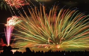和歌山港「第73回 港まつり花火大会」7月26日開催。今年は500機のドローンショーなど演出グレードアップ