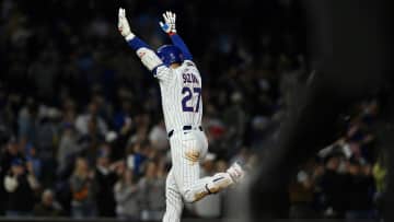 自身の10号HRにバンザイ　鈴木誠也が4年連続2ケタHRを達成　メジャー挑戦から記録絶やさず　打点もトップと2点差