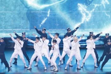 Stray Kids、初のスタジアム公演開幕。6月リリースの新曲「Hollow」全世界初披露も