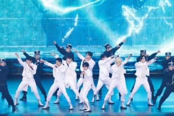 Stray Kids、初のスタジアム公演がスタート 2日間で10万人を動員&新曲「Hollow」を全世界初披露