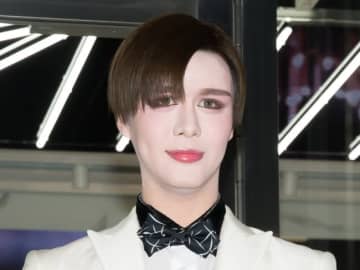 Matt、かわいすぎるママとディナー　美貌にファンもメロメロ「姉妹みたい」