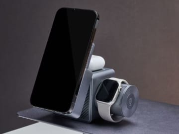 RORRY、本体の4カ所から充電できる充電ステーション