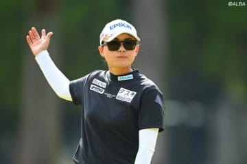 横峯さくらの息子がゴルフデビュー　先生は何と宮里藍！ 貴重な3ショットも大公開