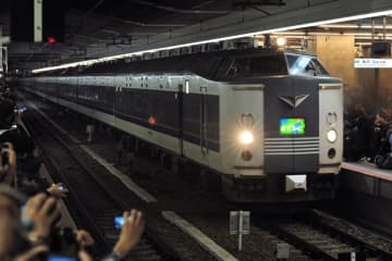 NHKアナウンサー・別井敬之が語る、時刻表と鉄道旅の魅力