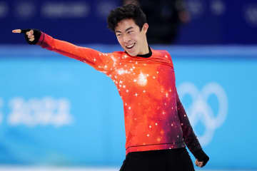 「遠藤憲一みたいになってる」五輪王者ネイサン・チェン、破壊力抜群の“近影”に反響止まず！「真似してる？」「かわいい」【フィギュア】