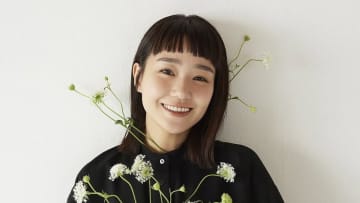 「誰か分からなかった」奈緒が金髪ベリーショートにイメチェン！タイトな上品黒ドレス姿に「釘付け」「最高！」と絶賛の嵐